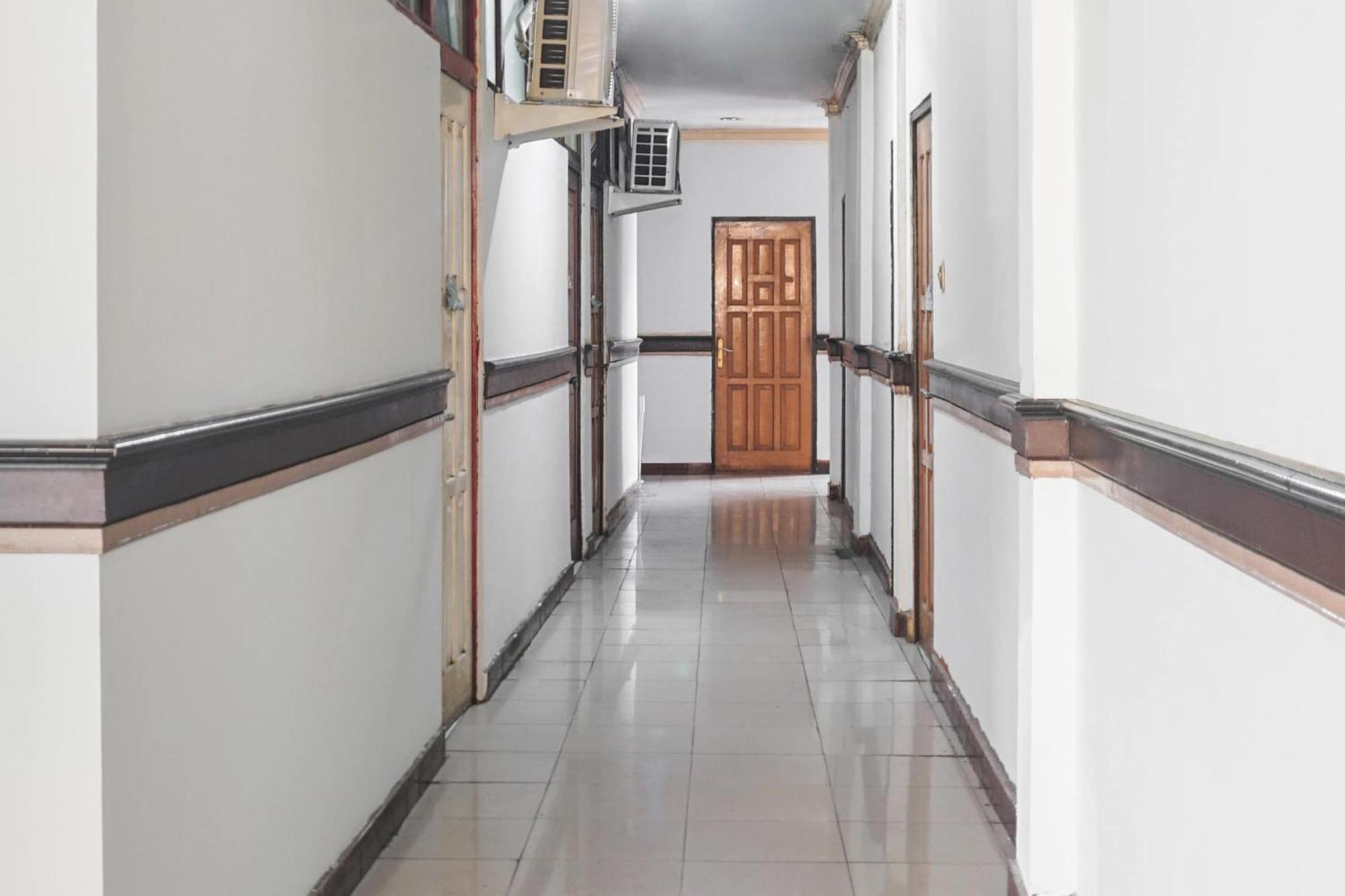 Spot On 92890 Losmen Bahalap Syariah Marabahannearsiring Marabahan Ulek Barito Banjarmasin  Bagian luar foto