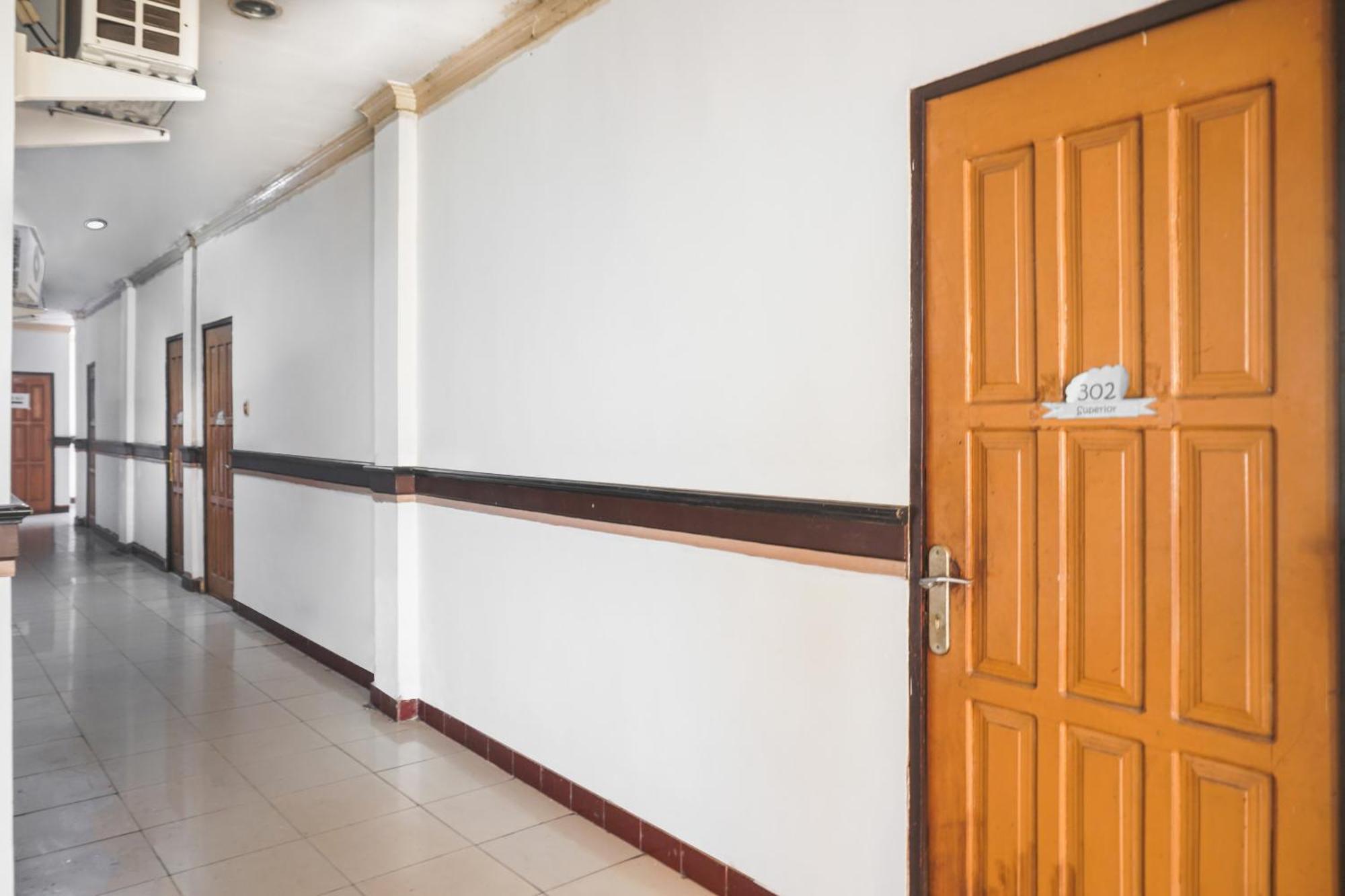 Spot On 92890 Losmen Bahalap Syariah Marabahannearsiring Marabahan Ulek Barito Banjarmasin  Bagian luar foto