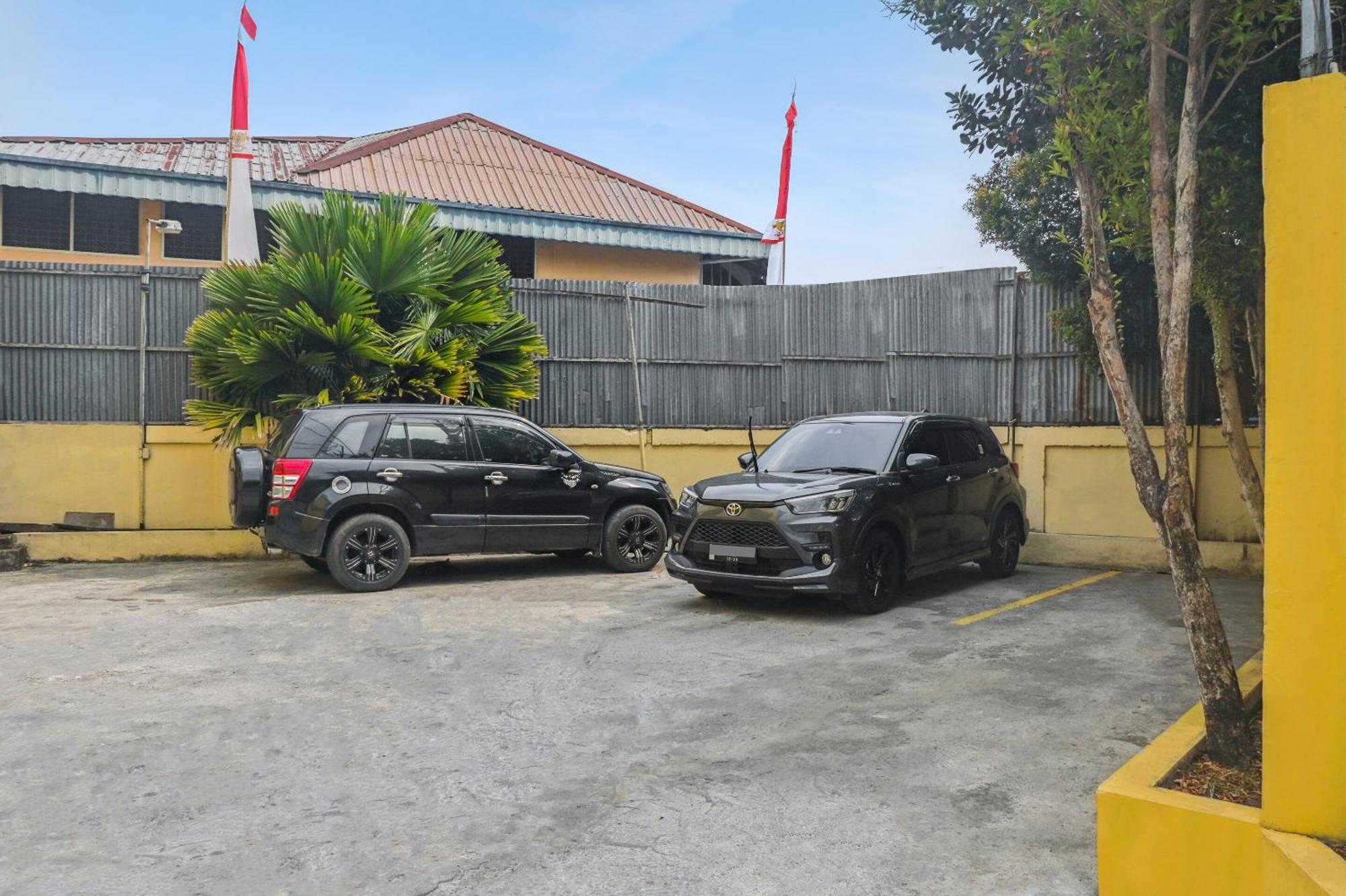 Spot On 92890 Losmen Bahalap Syariah Marabahannearsiring Marabahan Ulek Barito Banjarmasin  Bagian luar foto
