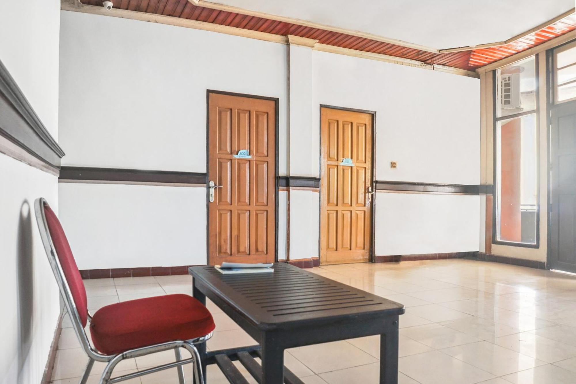 Spot On 92890 Losmen Bahalap Syariah Marabahannearsiring Marabahan Ulek Barito Banjarmasin  Bagian luar foto