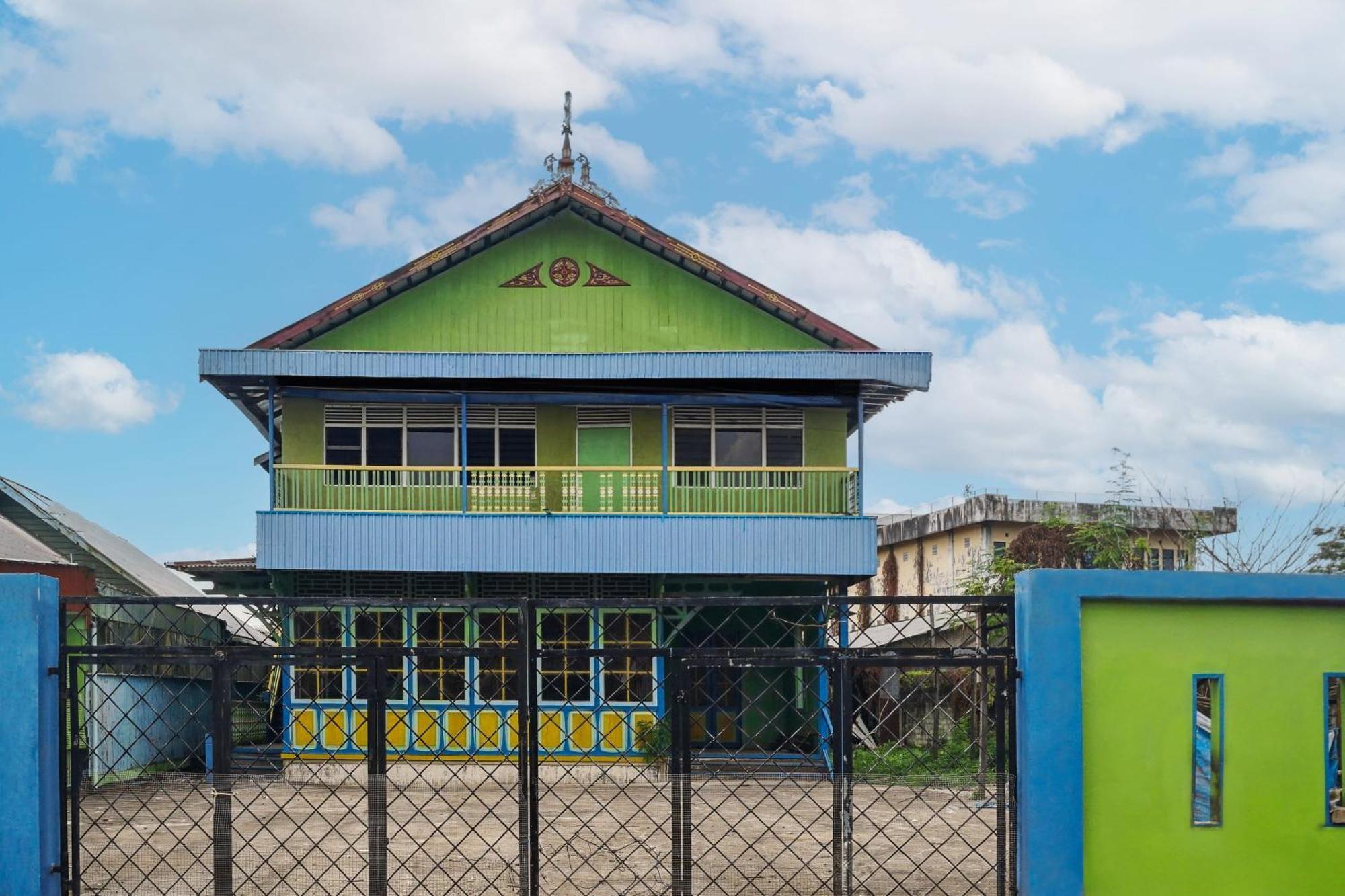 Spot On 92890 Losmen Bahalap Syariah Marabahannearsiring Marabahan Ulek Barito Banjarmasin  Bagian luar foto